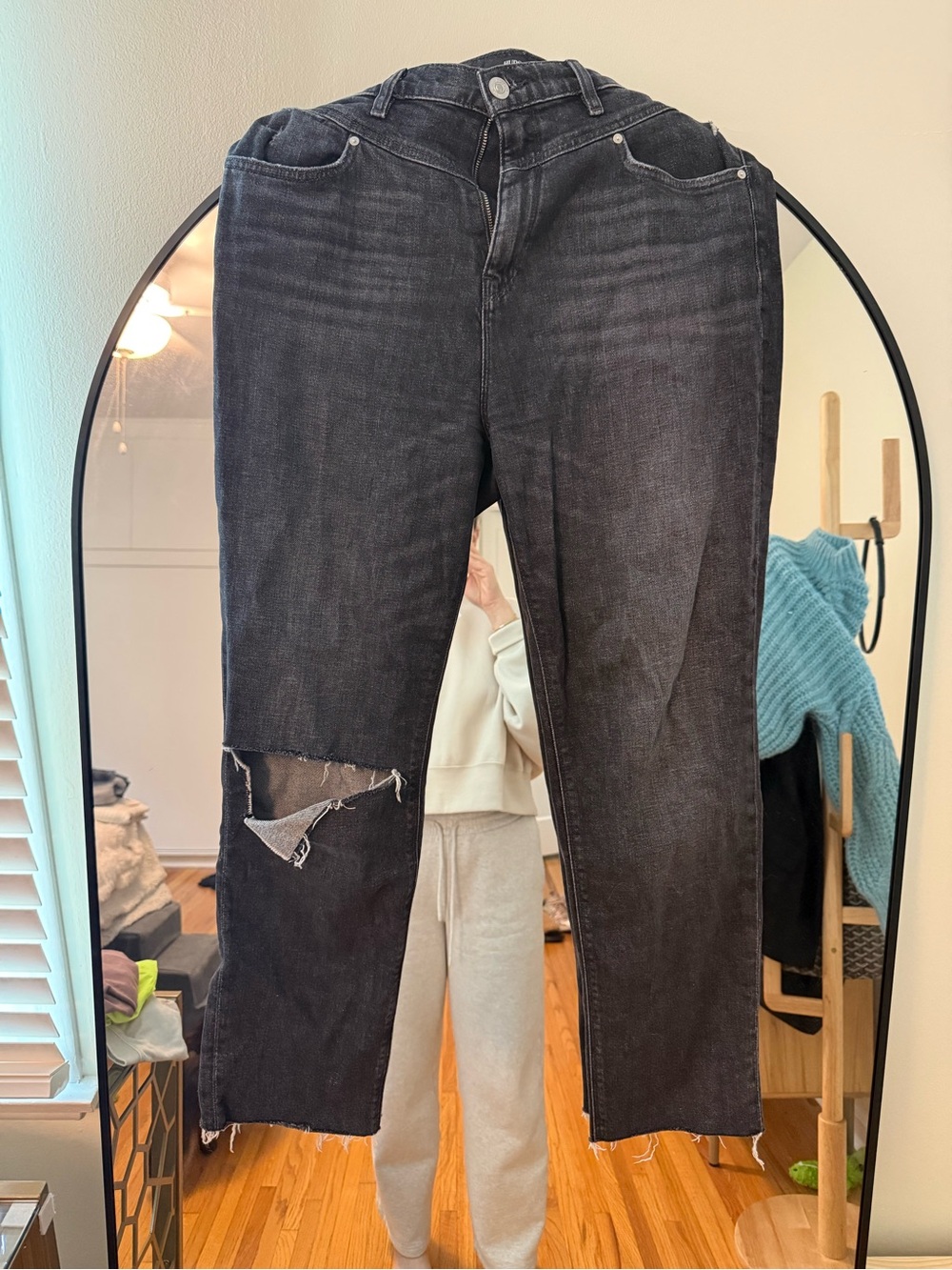 Hudson Jeans Black Distressed Ankle Crop Jeans